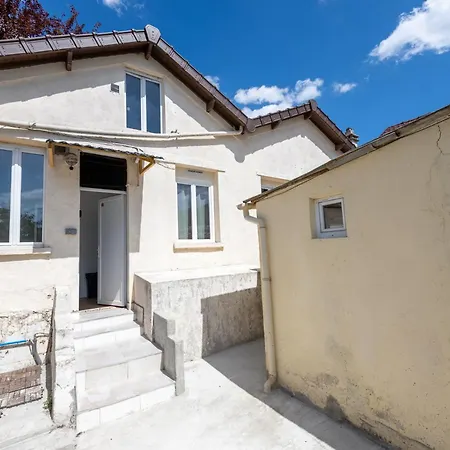Hébergement de vacances L'escale Parisienne - Maison Proche Cdg Et Stade De France Saint-Denis (Seine-Saint-Denis)